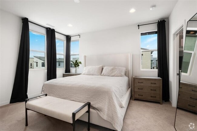 Building Photo - 146 Fable Rental