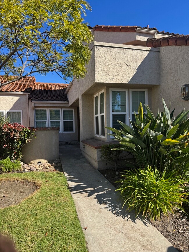 Building Photo - 12582 Calle Tamega Unit 103