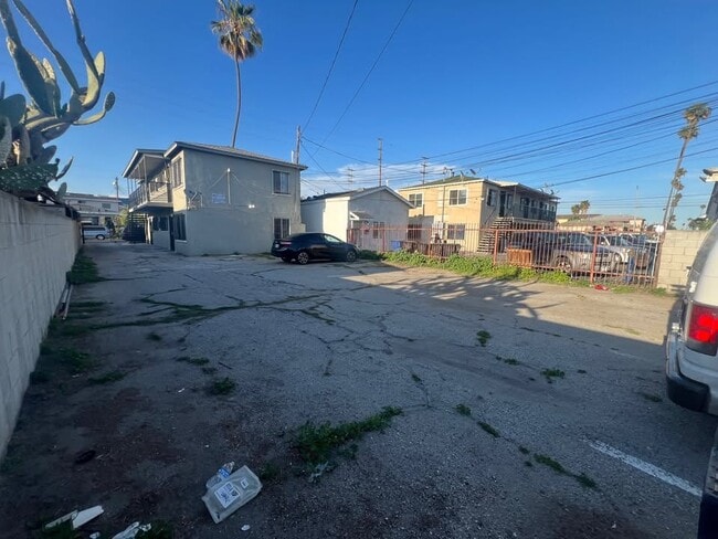 Photo - 810 W 62nd St Unit #1