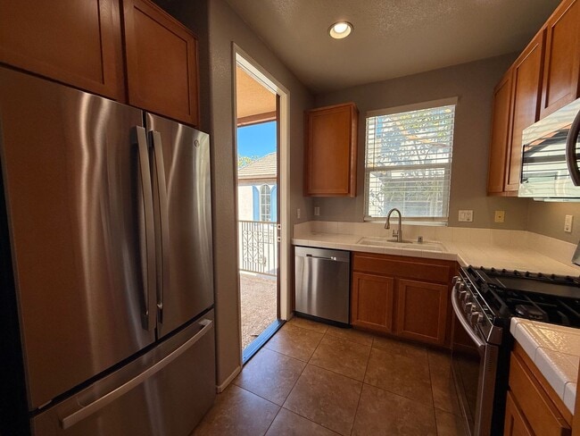 Photo - Stylish Eastlake Townhome with Pool Access...