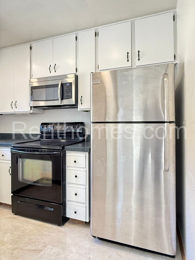 Photo - Rancho Bernardo, 11263-D Avd De Los Lobos, Upper Corner unit, AC, Fireplace, Comm Pool, Spa, Tenn...
