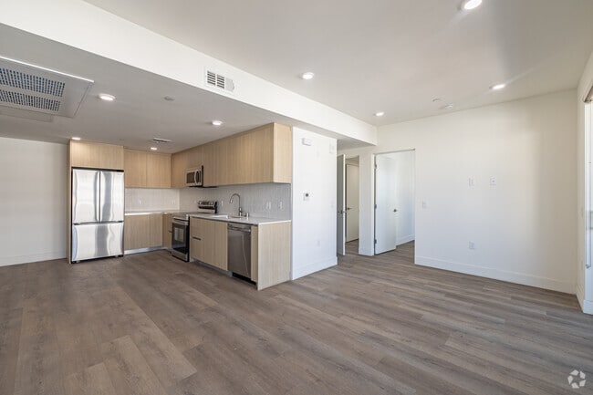 3BR, 3BA - 1224SF - Living Room - 7050 Hawthorn – Coliving + Traditional Units