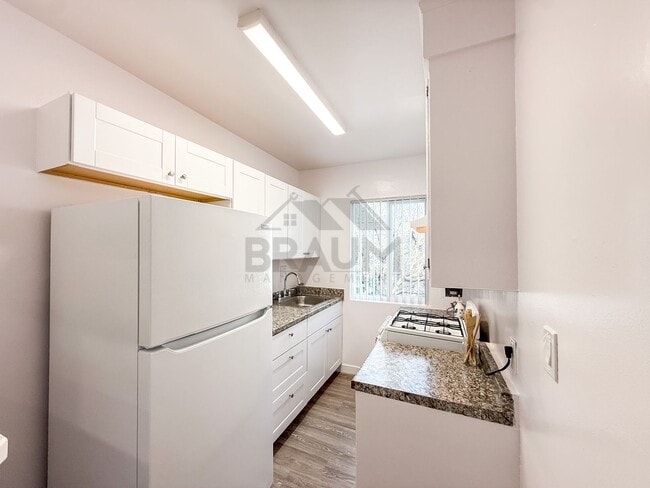 Photo - 15546 Vanowen St Unit 9