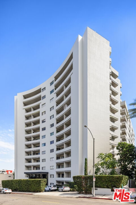 Building Photo - 7250 Franklin Ave Unit 616