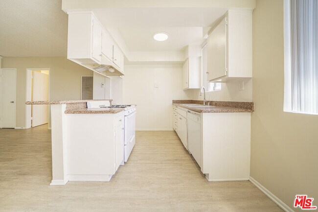 Photo - 456 S Harvard Blvd