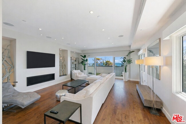 Photo - 22065 Pacific Coast Hwy Unit 1