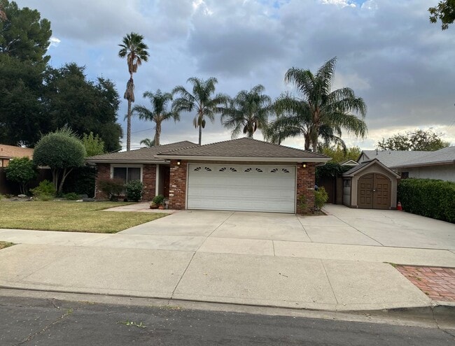 Building Photo - 3 bed, 2 Bath North Hills Pool Home with RV Access