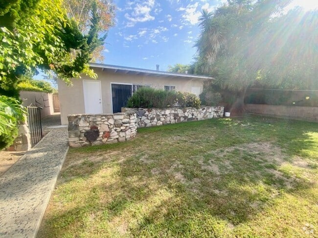Building Photo - Miller Unit Rear Bungalow Rental