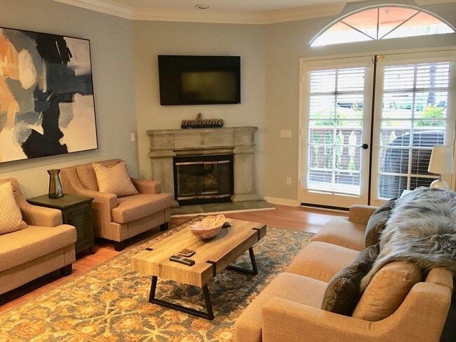 Gorgeous fully furnished 3 bedroom, 2 bath... - Gorgeous fully furnished 3 bedroom, 2 bath... House