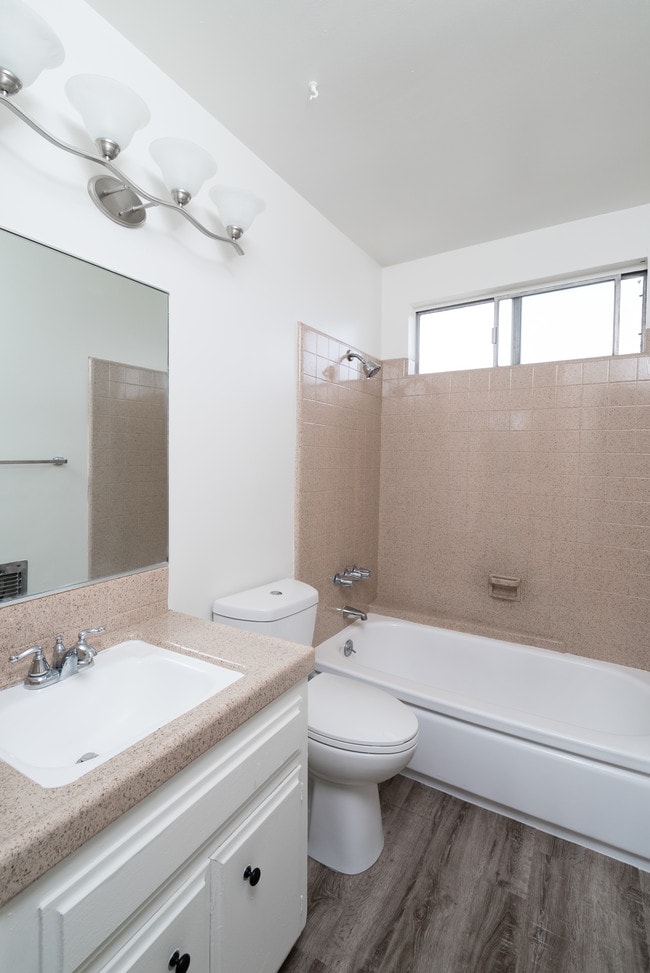 Photo - 819 Ocean Park Blvd Unit 4
