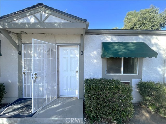 Building Photo - 952 E 10th St