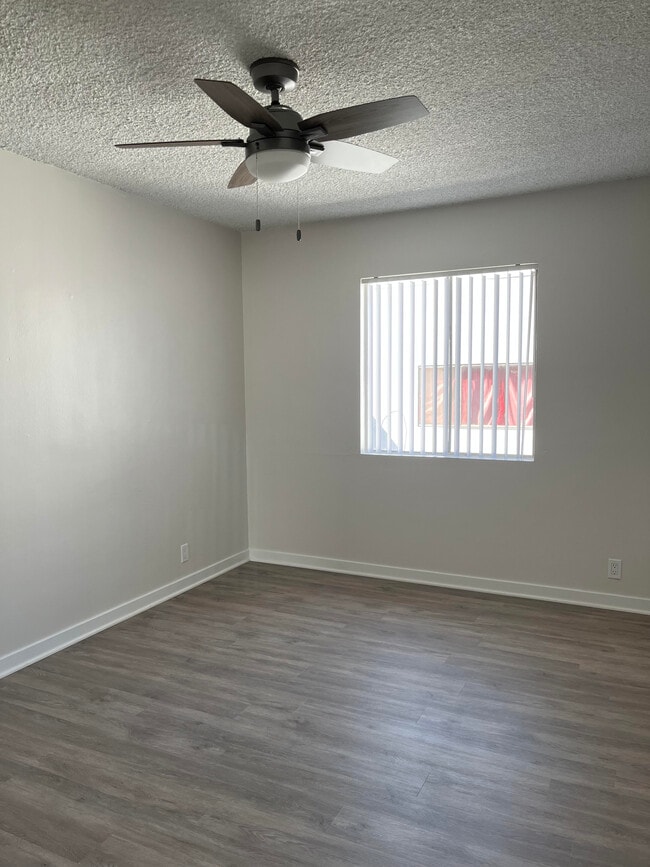 Photo - 6719 Woodman