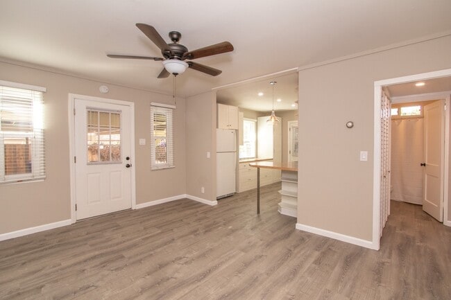 Building Photo - Updated Craftsman 2-Bed / 1-Bath W/ Private Yard/Storage/Washer/Dryer in South Park!