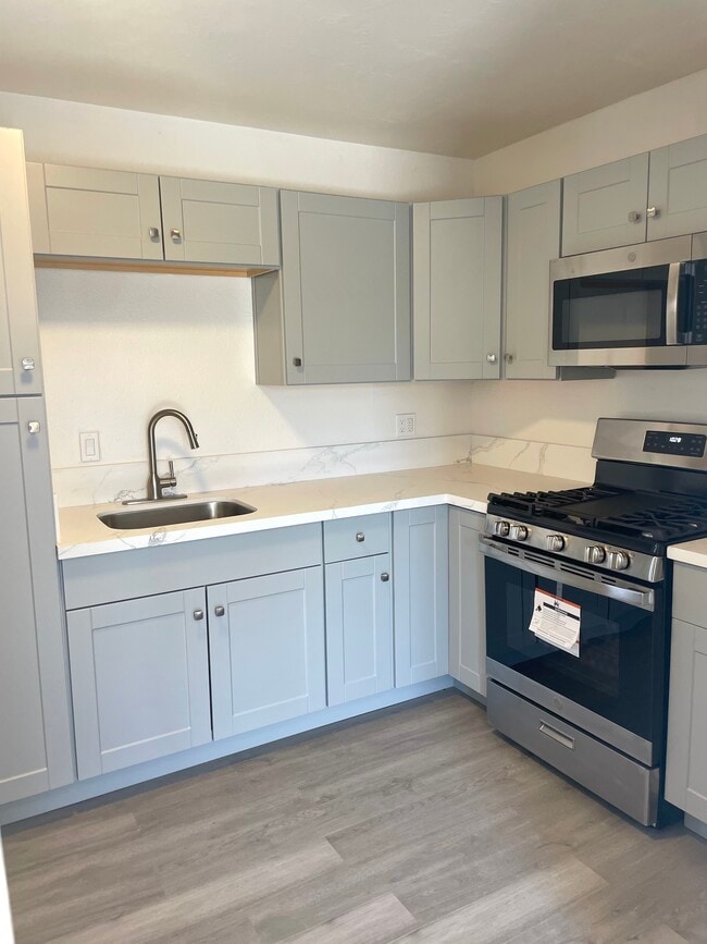 Building Photo - 4328 Poplar St