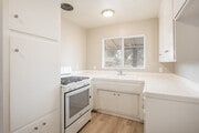 2BR, 1 BA - 650SF - Kitchen - Towne Centre at Orange