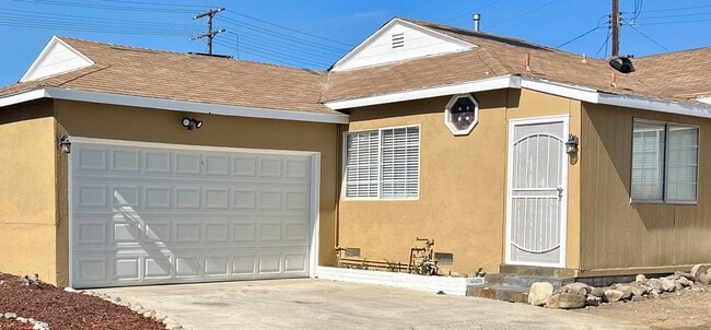 Photo - 8246 Beeman Ave