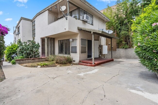 Photo - 1142 Serrano Ave Apartment