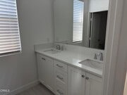 Photo - 461 Snowdrop Ln