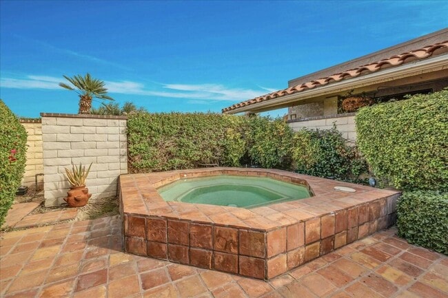 Photo - 2 Cornell Dr