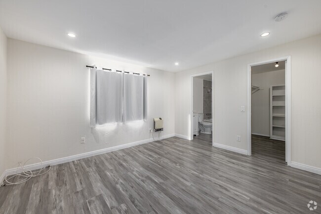 1BR, 1BA - 650SF - Bedroom - 14607 Gilmore St