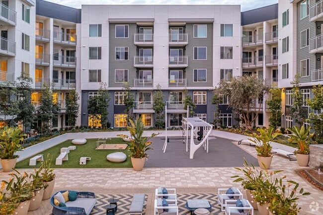 Building Photo - Vive on The Park