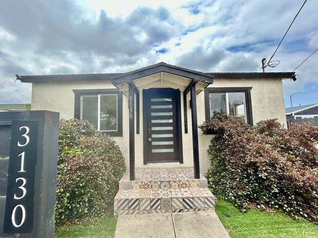 Charming Hyde Park 3b/2b Bungalow with Mod... - Charming Hyde Park 3b/2b Bungalow with Mod... House