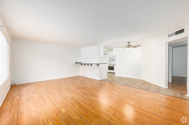 3BR, 2BA - 1200SF - Living Room - 5621 Klump Ave