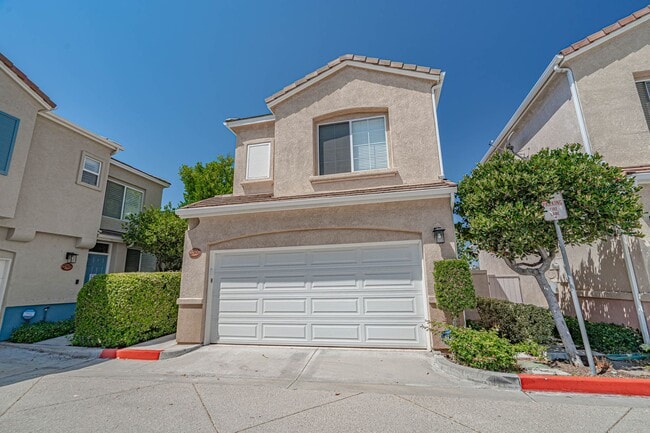 Building Photo - COMING SOON! Charming 2-Bedroom Townhome in Valencia with Backyard & Community Amenities!
