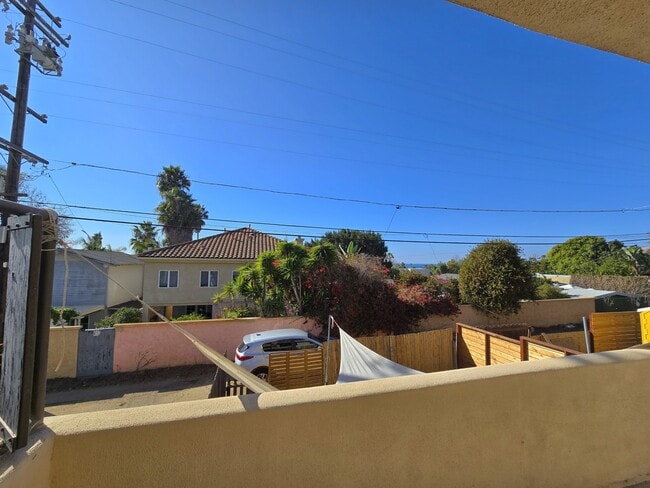 Photo - 2070 Oxford Ave