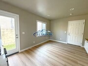 Photo - 543 W 5th St