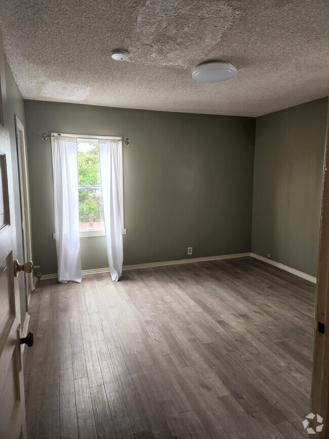 Building Photo - 1200 W 36th St Rental