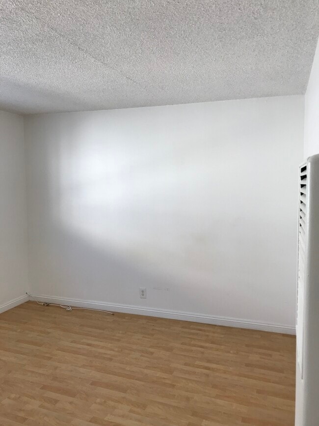 Photo - 940 S Venice Blvd