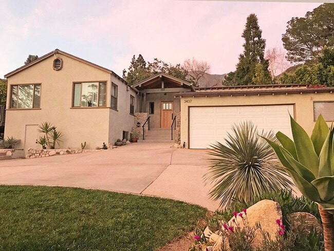 Building Photo - 3-Bedroom Home in Glendale's Foothills with RV Parking!