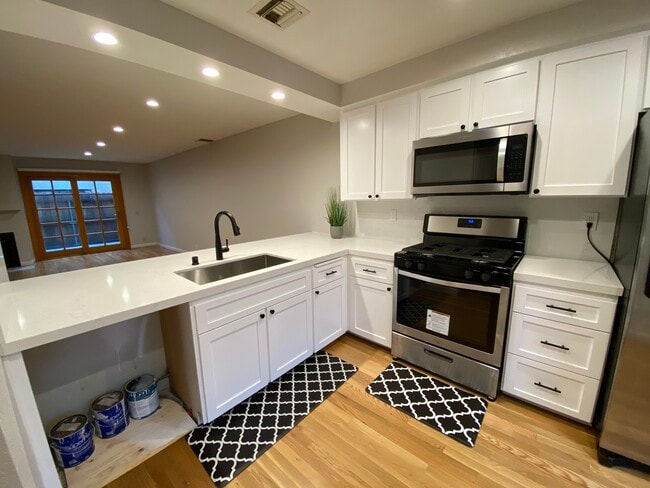 Building Photo - 2022 Delaware Ave