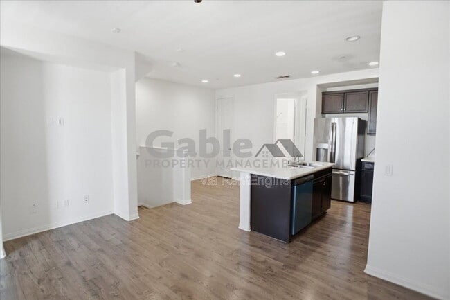 Photo - 14854 Nordhoff St