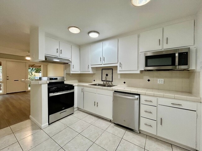 Photo - 2 bed 1 Bath with Garage in The Heart of Clairemont!