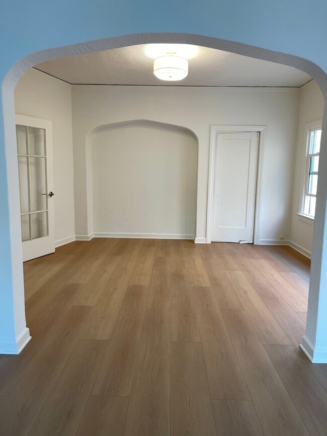 Photo - 129 1/2 N Kenmore Ave Unit 129 half