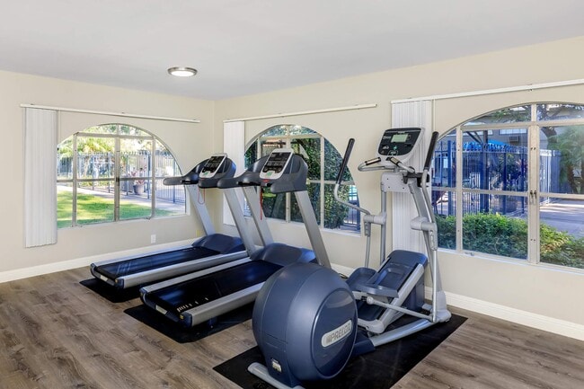 STAY IN SHAPE IS EASY HERE - Vio Cerritos