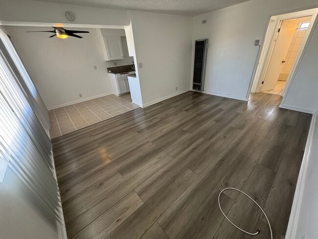 Building Photo - 4023 W 141st St Unit 11