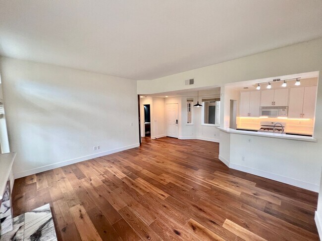 Photo - Beautiful Updated 2 Bed 2.5 Bath Condo in ... Unit 104