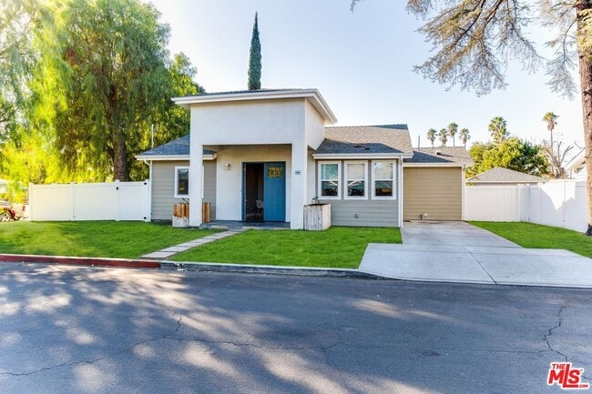 Photo - 16001 Wyandotte St