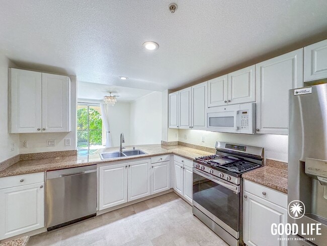 Building Photo - OC: Spacious 2BD/2.5BA Condo in Irvine with Resort-Style Amenities, Private Balcony & In-Unit Lau...