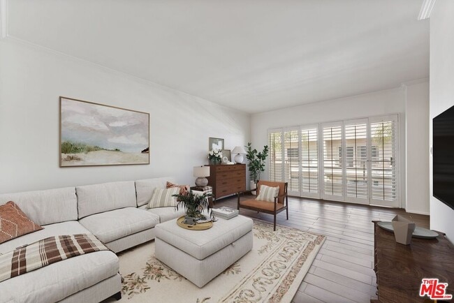 Building Photo - 1131 Alta Loma Rd Unit 506