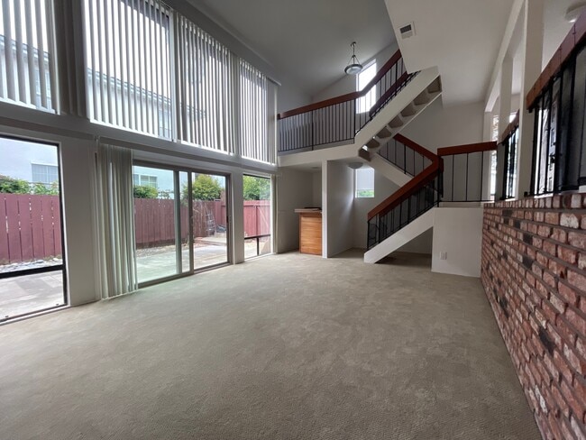 Photo - 2506 Levante St