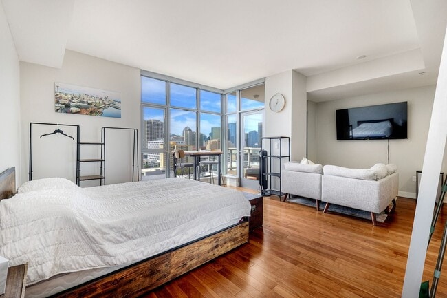 Building Photo - San Diego Downtown  Gaslamp Quarter Furnished  Studio -Available NOW! Unit #1109