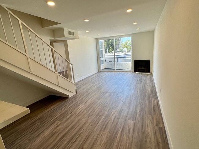 Photo - 3715 S Canfield Ave Unit 202