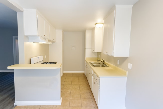 Photo - Lynwood Palms