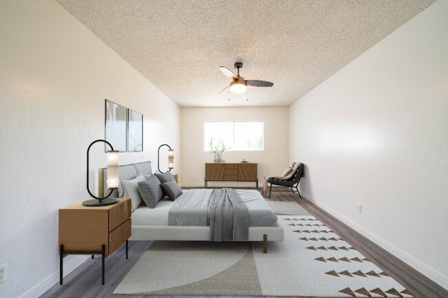 Photo - 800 E Bobier Dr