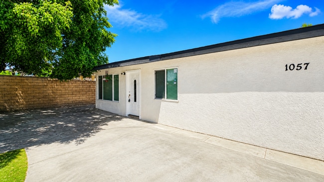 Building Photo - Circle City Dr Unit Front house