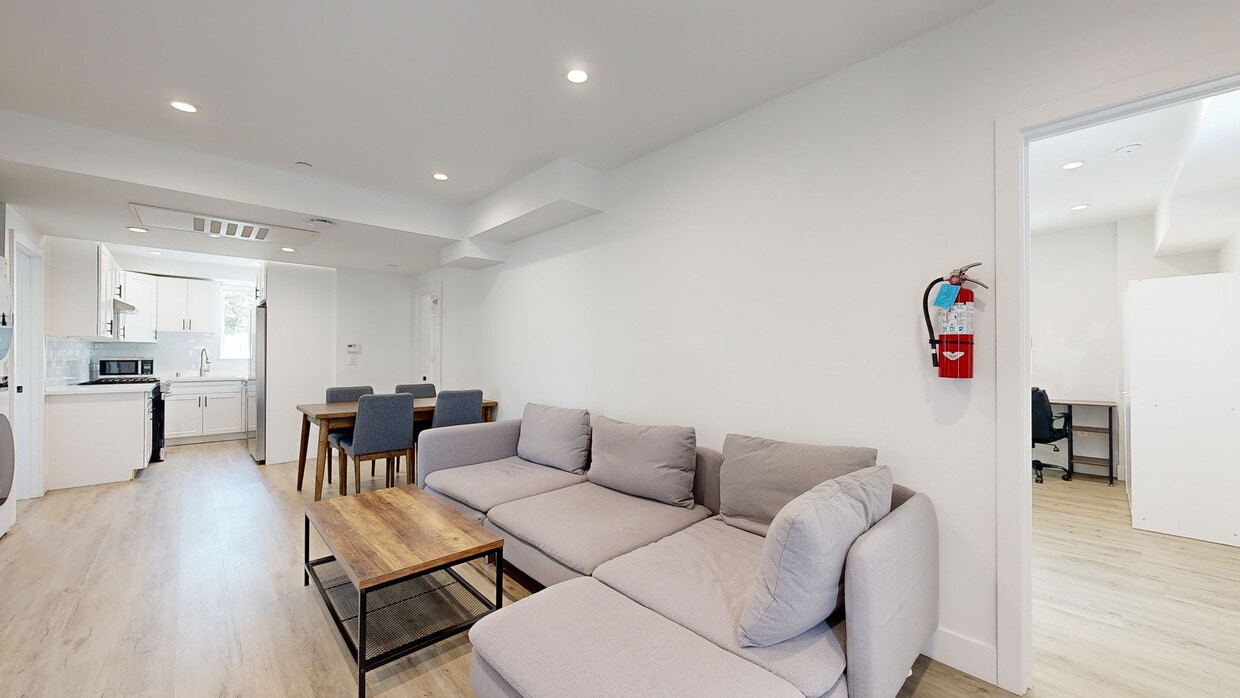 3D Tour - 1297-1299 W 36th St Student Housing near USC